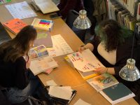 Besuch der DesignBibliothek Stuttgart | Kreative Inspiration für Mediengestalter